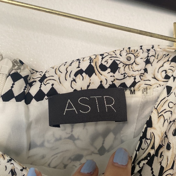 ✴️ASTR✴️ printed pants size M - Picture 3 of 3